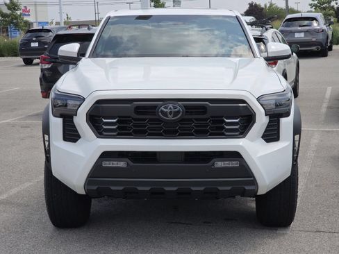 Used 2025 Toyota Tacoma TRD Off-Road w/ TRD Off Road Upgrade Package AWD/4WD image 3