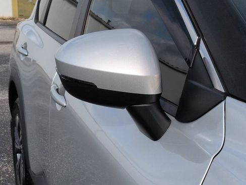 Certified 2022 Nissan Rogue SV FWD image 12