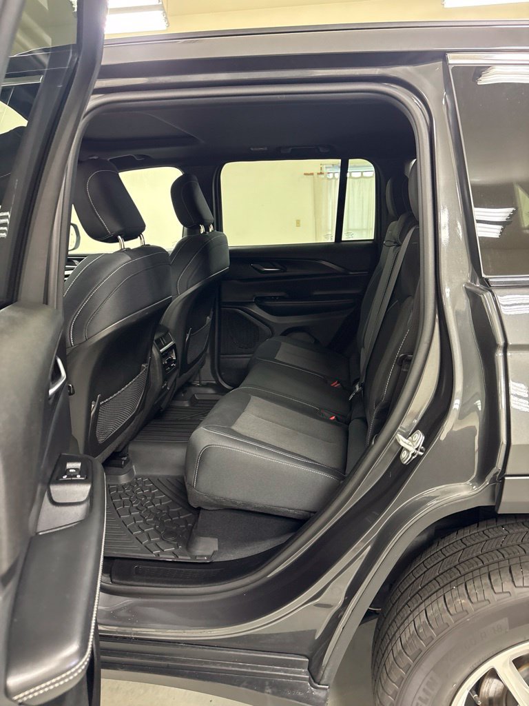 Used 2024 Jeep Grand Cherokee Laredo X w/ Luxury Tech Group I AWD/4WD image 21