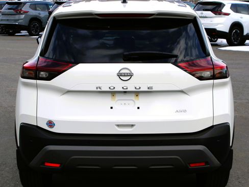 Used 2023 Nissan Rogue S AWD/4WD image 8