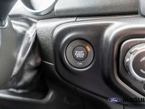 Used 2023 Jeep Wrangler Unlimited Sahara w/ Cold Weather Group AWD/4WD image 24