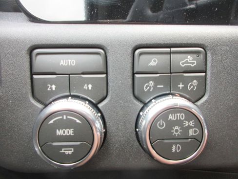 New 2026 GMC Sierra 1500 SLT w/ SLT Premium Package AWD/4WD image 16