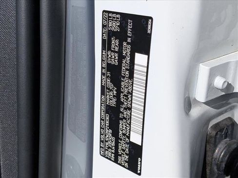 Used 2023 Volvo V60 B5 Cross Country Plus image 17