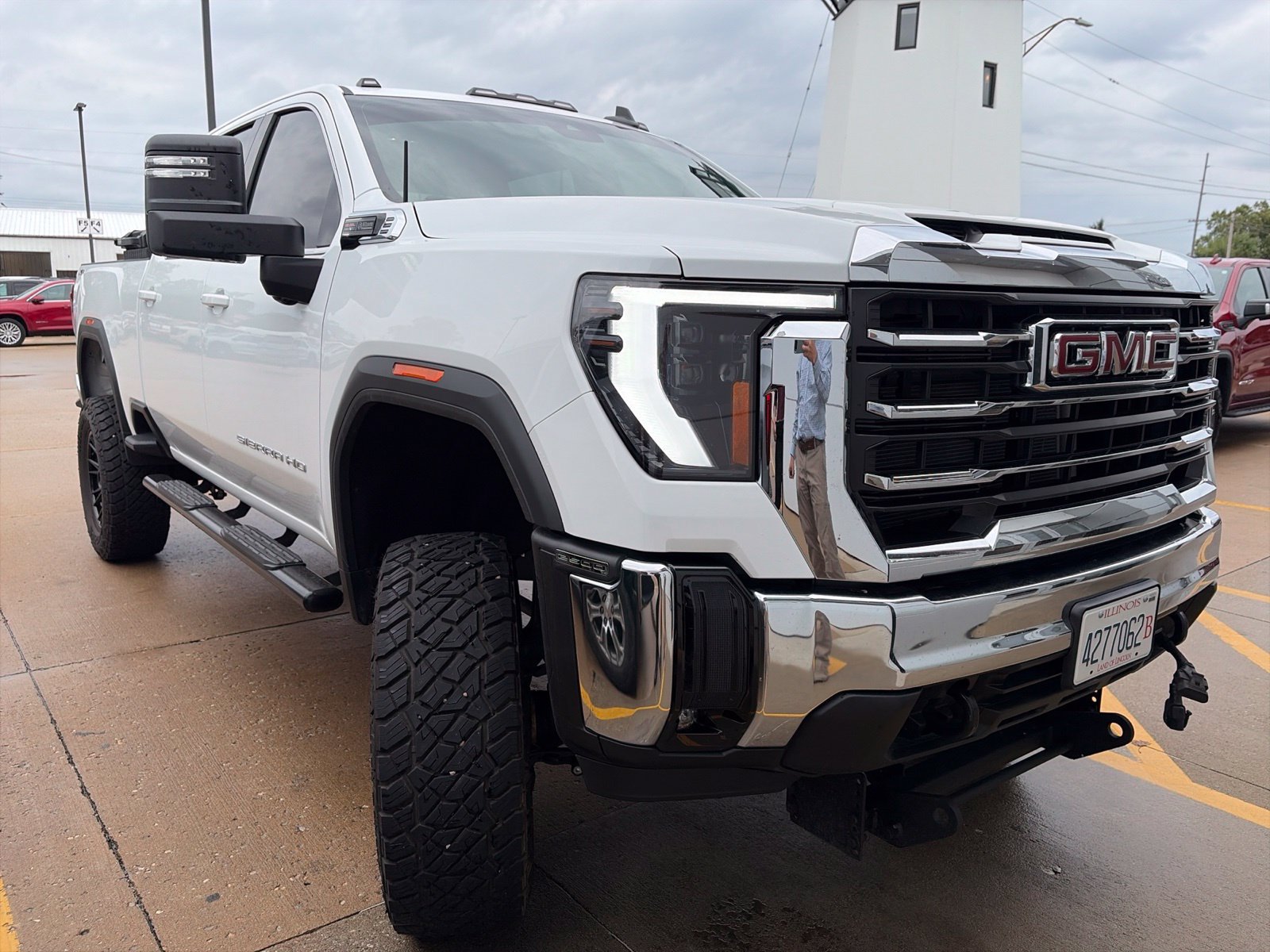 Used 2025 GMC Sierra 2500 SLE w/ SLE Value Package; AWD/4WD image 2