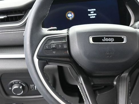 Used 2023 Jeep Grand Cherokee Altitude image 27
