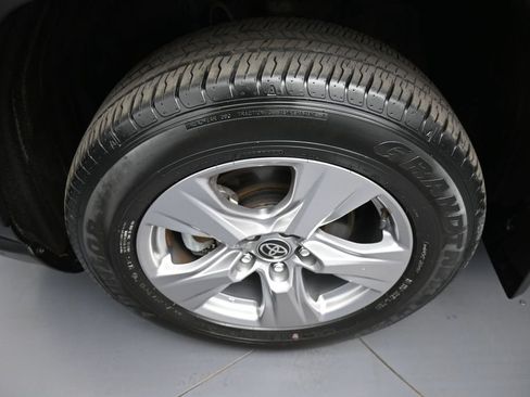 Used 2023 Toyota RAV4 XLE AWD/4WD image 14