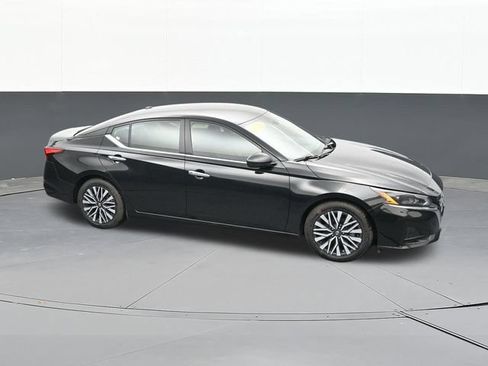 Used 2025 Nissan Altima 2.5 SV FWD image 62