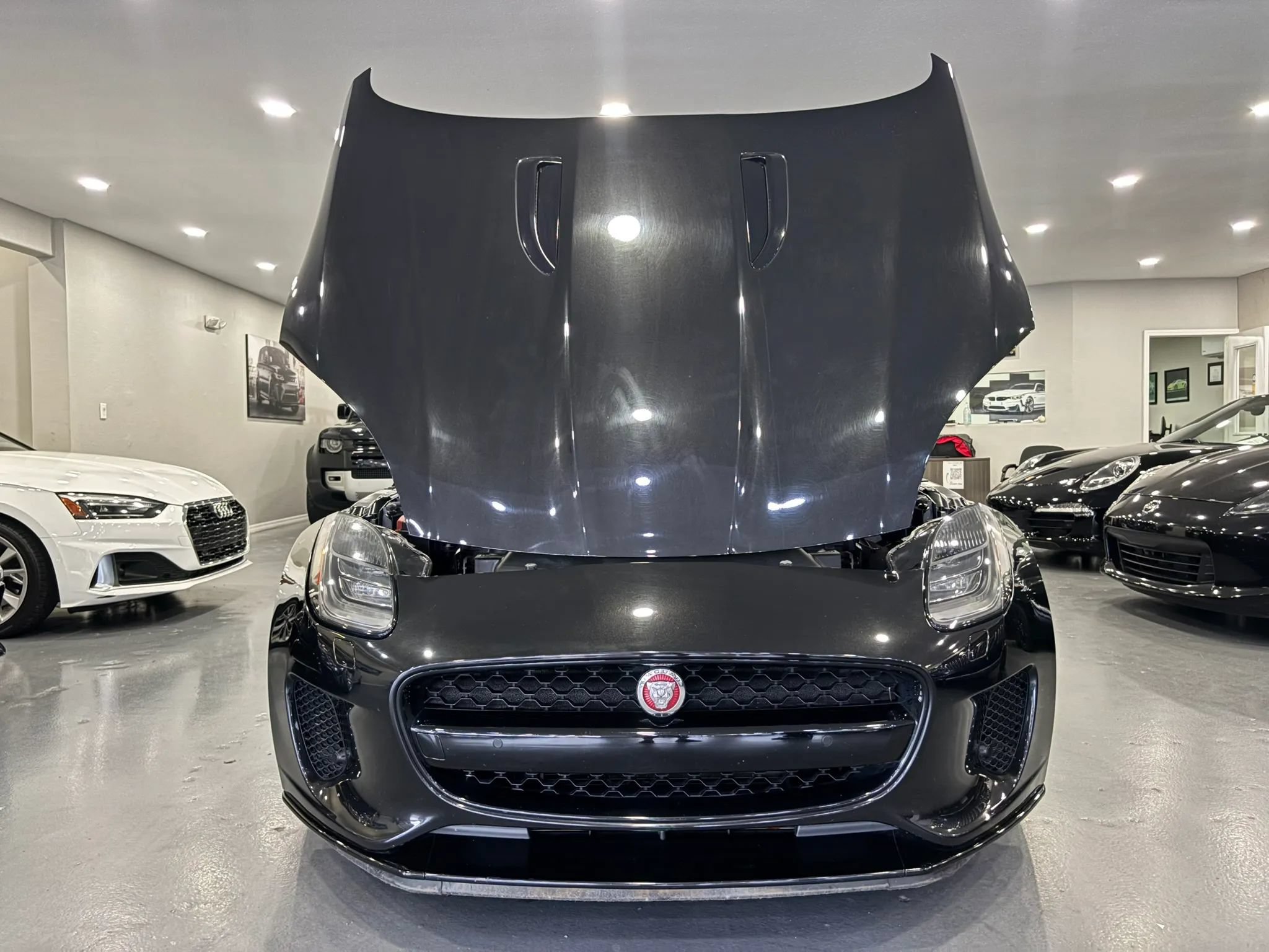 Used 2020 Jaguar F-TYPE Convertible RWD image 33
