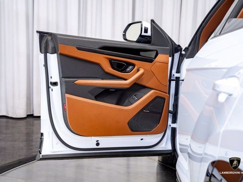 Used 2025 Lamborghini Urus SE image 19