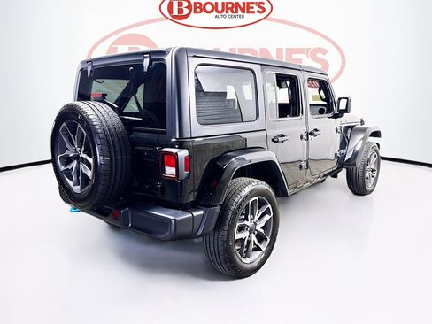 Used 2024 Jeep Wrangler Unlimited w/ Convenience Group AWD/4WD image 8