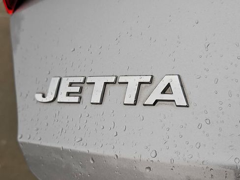 Used 2021 Volkswagen Jetta R-Line w/ R-Line Cold Weather Package image 11