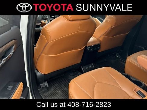 Used 2023 Toyota Highlander Platinum AWD/4WD image 5