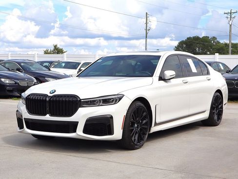 Used 2020 BMW 740i w/ M Sport Package RWD image 3