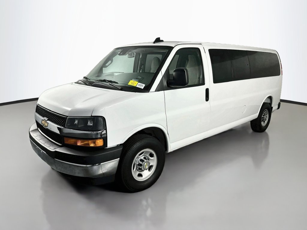 Used 2025 Chevrolet Express 3500 LT w/ LT Preferred Equipment Group RWD image 3