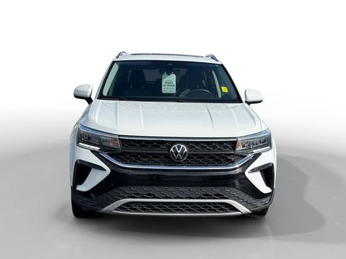 Certified 2022 Volkswagen Taos SE w/ Panoramic Sunroof Package image 8