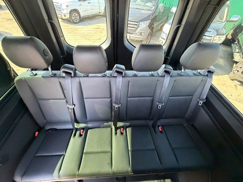 Used 2019 Mercedes-Benz Sprinter 2500 image 16