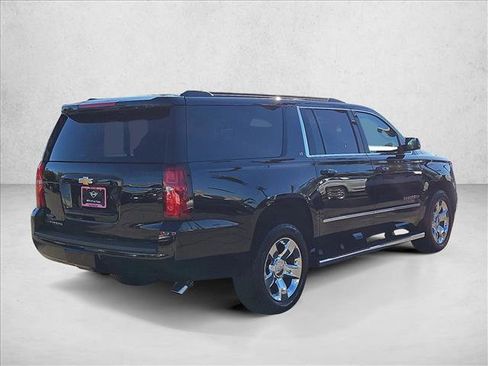 Used 2018 Chevrolet Suburban LT w/ LT Signature Package image 5
