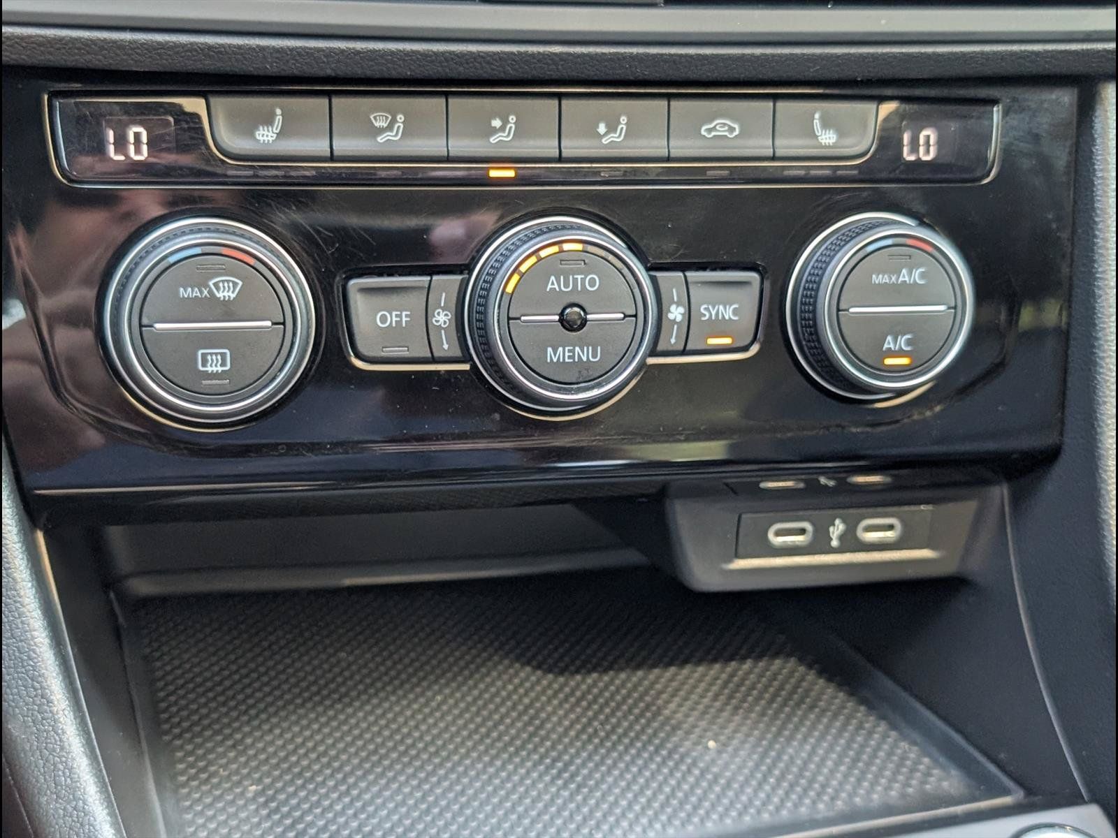 Used 2024 Volkswagen Jetta SE FWD image 15