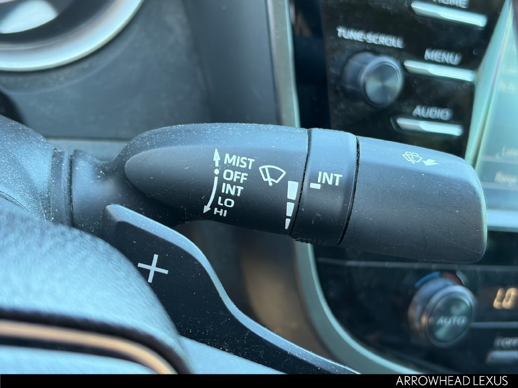 Used 2018 Toyota Camry SE FWD image 21