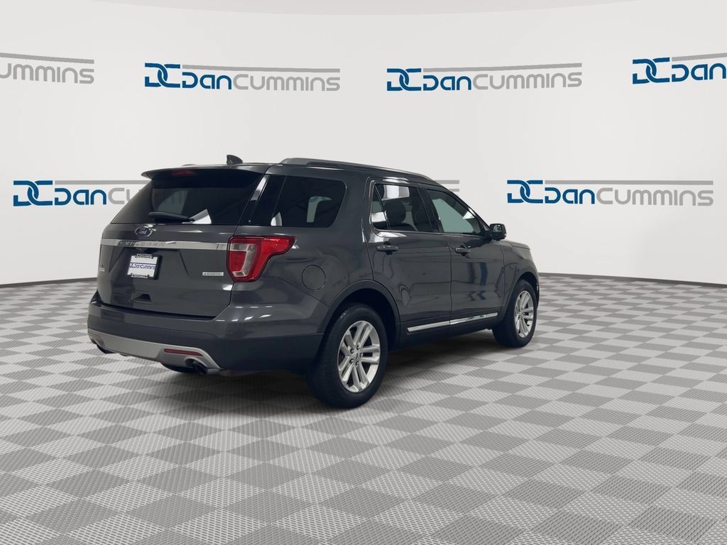 Used 2017 Ford Explorer XLT FWD image 8