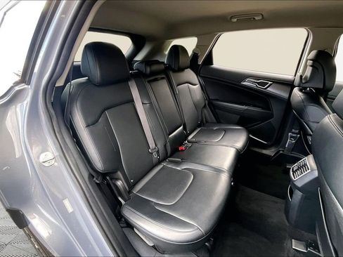 Used 2023 Kia Sportage EX image 19