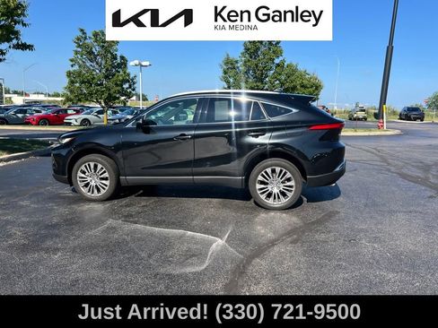 Used 2022 Toyota Venza XLE AWD/4WD image 8