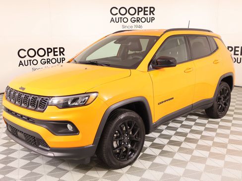 Used 2026 Jeep Compass Latitude AWD/4WD image 9