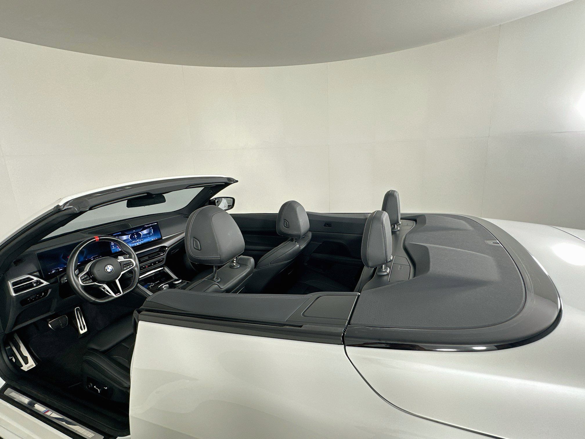 Used 2025 BMW M440i Convertible RWD image 27