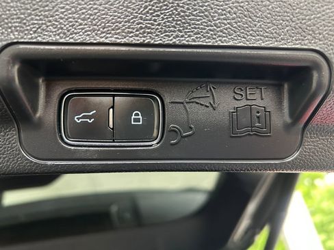 Used 2022 Ford Explorer Limited RWD image 25