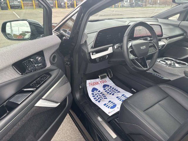 Certified 2025 Cadillac Optiq Luxury 2 w/ LPO, Floor Liner Package AWD/4WD image 13