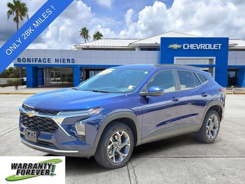 Used 2024 Chevrolet Trax LT w/ Driver Confidence Package FWD image 2