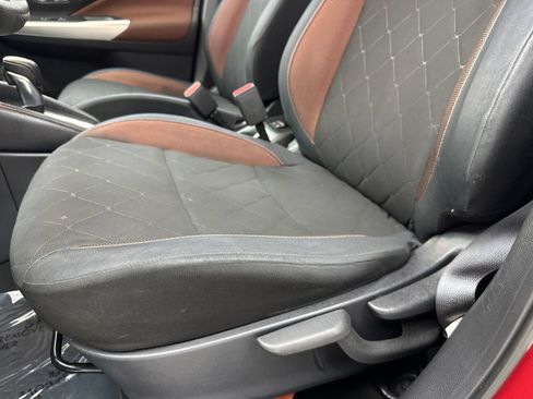 Used 2018 Nissan Kicks SR FWD image 33