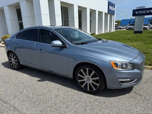 Used 2018 Volvo S60 T5 Inscription image 3