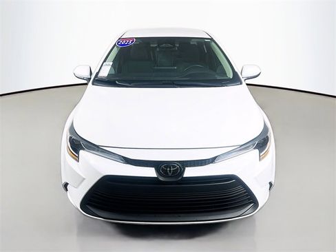 Used 2025 Toyota Corolla LE image 2