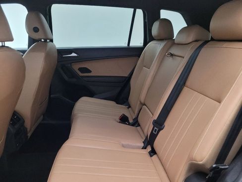 Used 2022 Volkswagen Tiguan SE AWD/4WD image 18