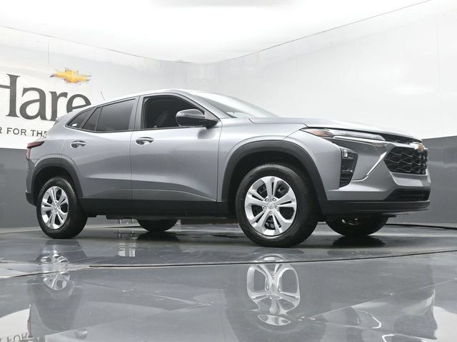 New 2026 Chevrolet Trax LS FWD image 2