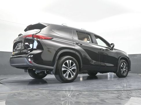 Used 2022 Toyota Highlander XLE FWD image 60