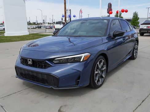 Used 2025 Honda Civic Sport Touring image 4