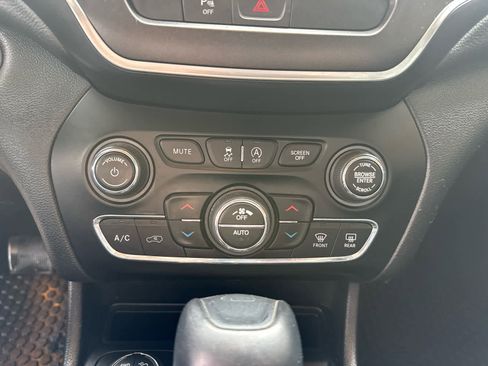 Used 2019 Jeep Cherokee Trailhawk w/ Comfort/Convenience Group image 28