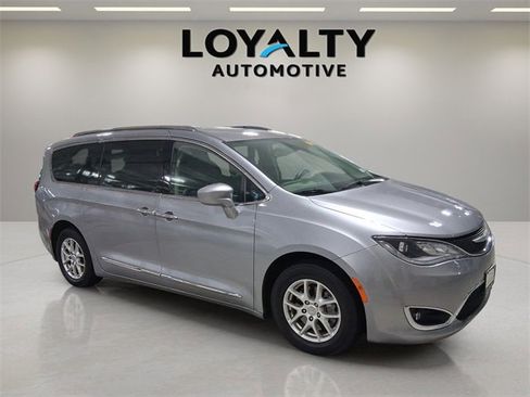 Used 2020 Chrysler Pacifica Touring-L image 7