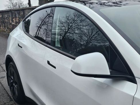 Used 2024 Tesla Model Y Long Range image 19