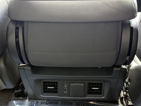 Used 2022 Chevrolet Silverado 1500 LT AWD/4WD image 23