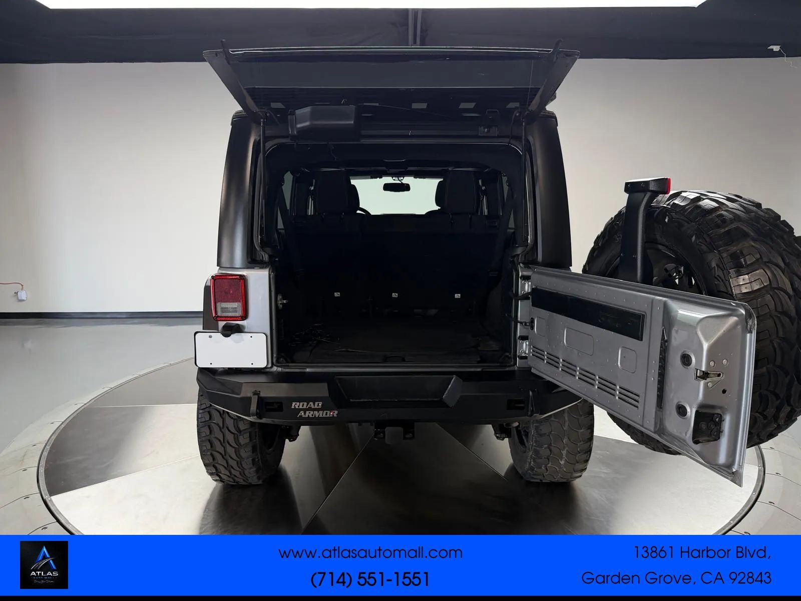 Used 2018 Jeep Wrangler Unlimited Sahara AWD/4WD image 11