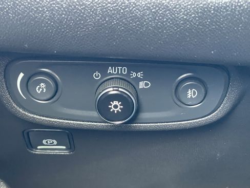 Used 2021 GMC Terrain SLT image 21