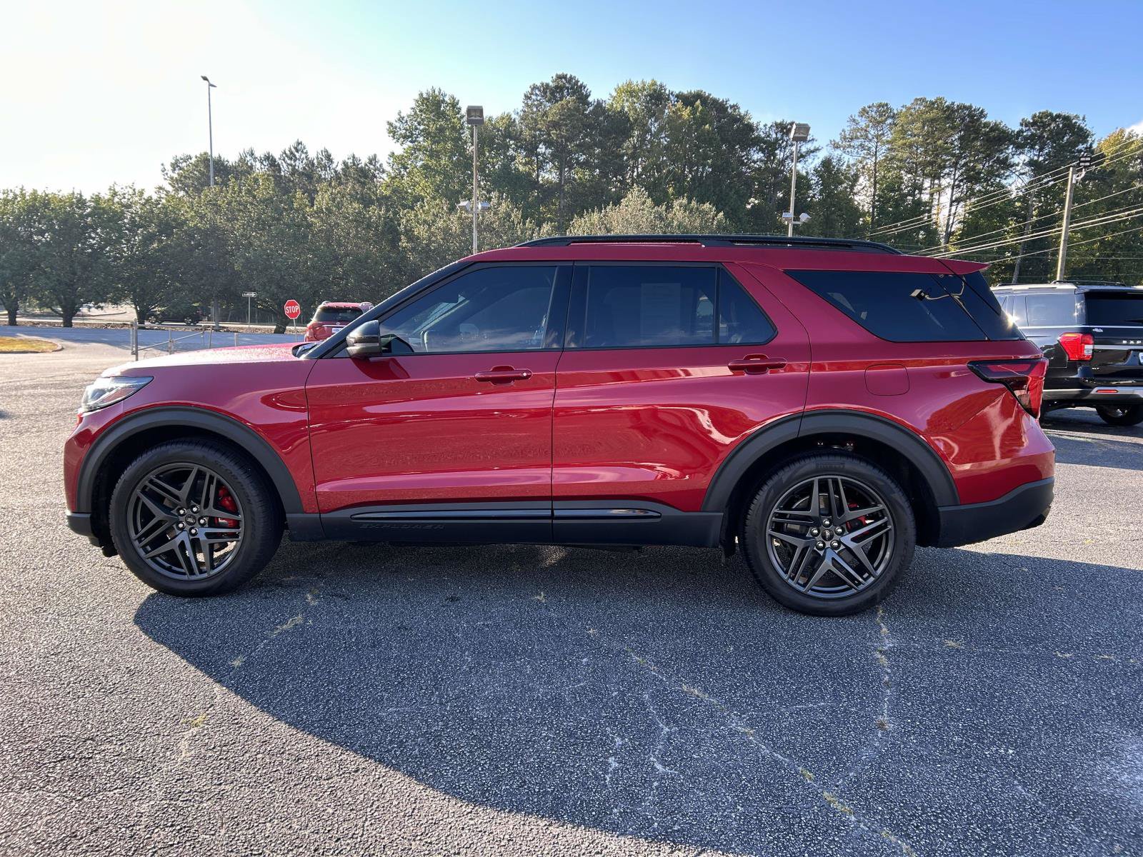 Used 2025 Ford Explorer ST AWD/4WD image 5