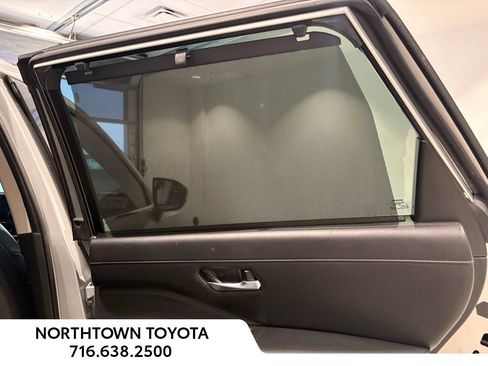 Used 2023 Nissan Pathfinder SL w/ Black Appearance Package AWD/4WD image 21