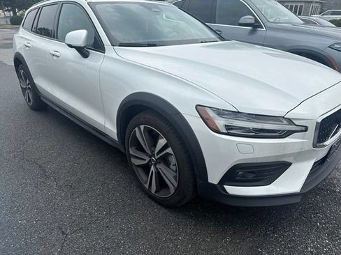 Used 2024 Volvo V60 B5 Cross Country Plus AWD/4WD image 4