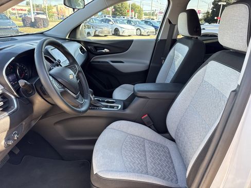 Used 2023 Chevrolet Equinox LT w/ Driver Convenience Package image 11