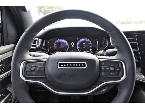Used 2022 Jeep Wagoneer Series III w/ Premium Group I AWD/4WD image 17