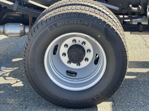 New 2025 Ford F350 XL w/ XL Chrome Package image 11